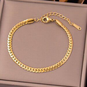 18K Gold Plated Cuban Chain Bracelet | Waterproof, Tarnish Proof Stainless Steel
